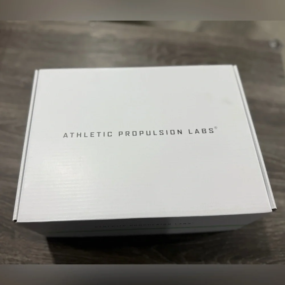 NWT-In Box APL Women's Ascend Sneakers - Picture 7 of 8